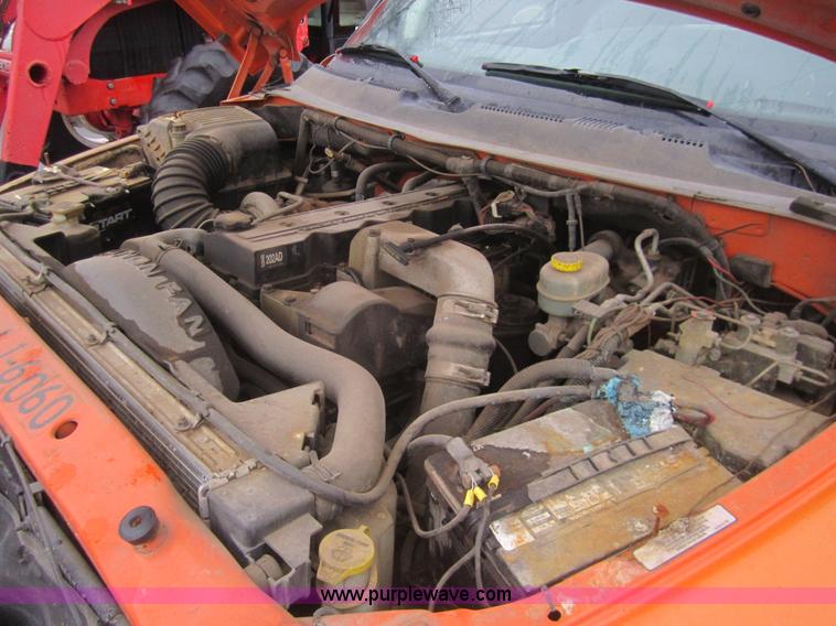 image for item B5650 2001 Dodge Ram 2500 pickup truck