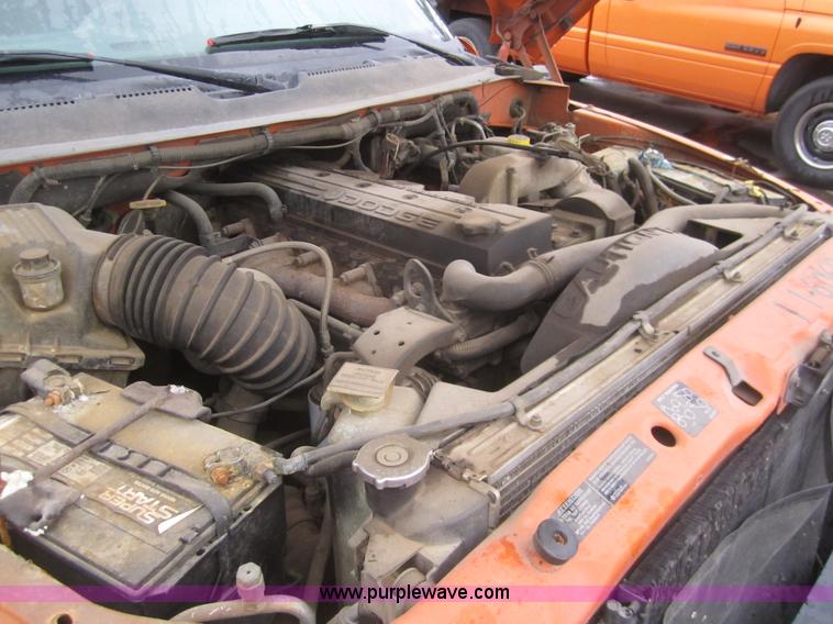 image for item B5650 2001 Dodge Ram 2500 pickup truck