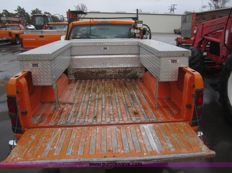 image for item B5650 2001 Dodge Ram 2500 pickup truck