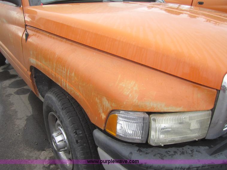 image for item B5650 2001 Dodge Ram 2500 pickup truck