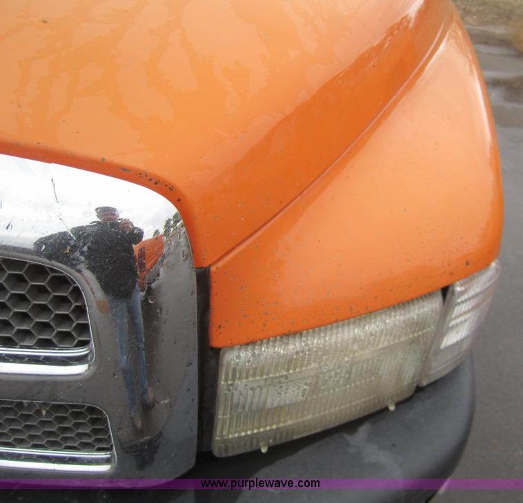 image for item B5650 2001 Dodge Ram 2500 pickup truck