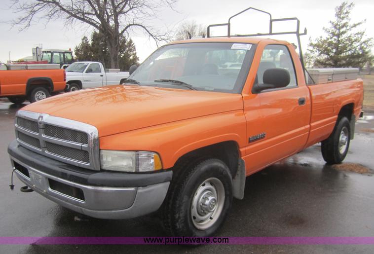 image for item B5651 2001 Dodge Ram 2500 pickup truck