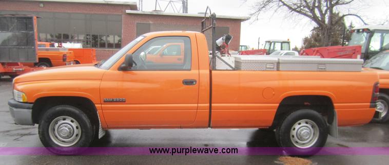 image for item B5651 2001 Dodge Ram 2500 pickup truck