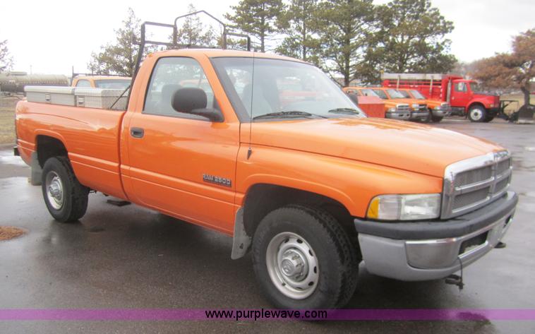 image for item B5651 2001 Dodge Ram 2500 pickup truck