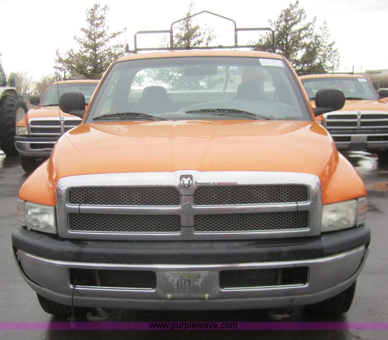 image for item B5651 2001 Dodge Ram 2500 pickup truck