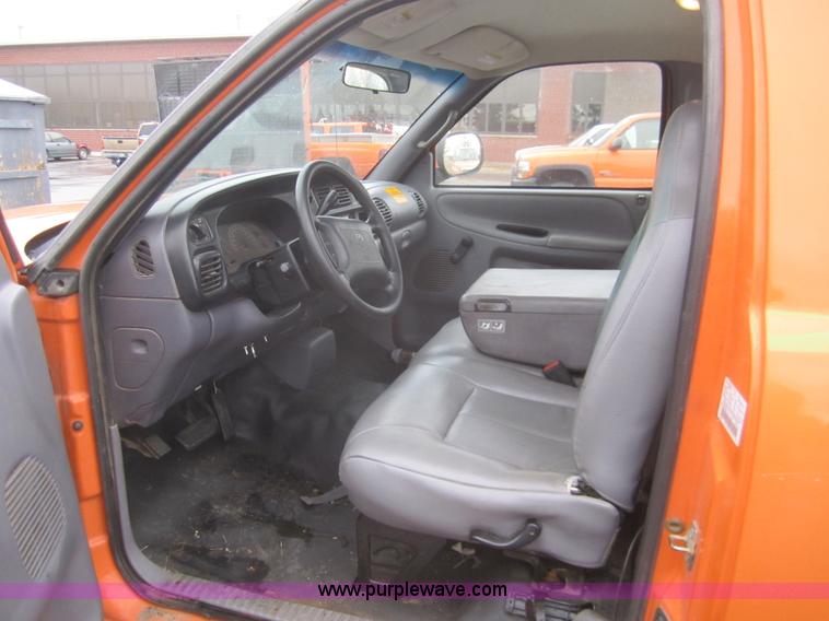 image for item B5651 2001 Dodge Ram 2500 pickup truck