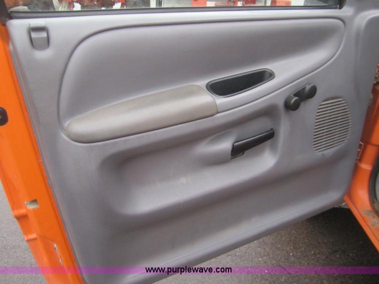image for item B5651 2001 Dodge Ram 2500 pickup truck