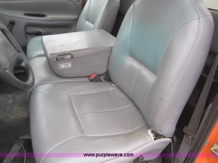 image for item B5651 2001 Dodge Ram 2500 pickup truck