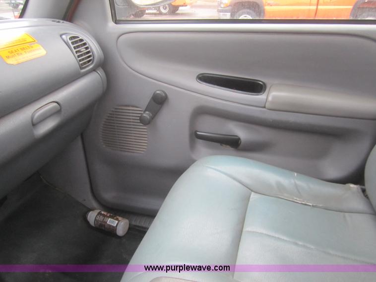image for item B5651 2001 Dodge Ram 2500 pickup truck