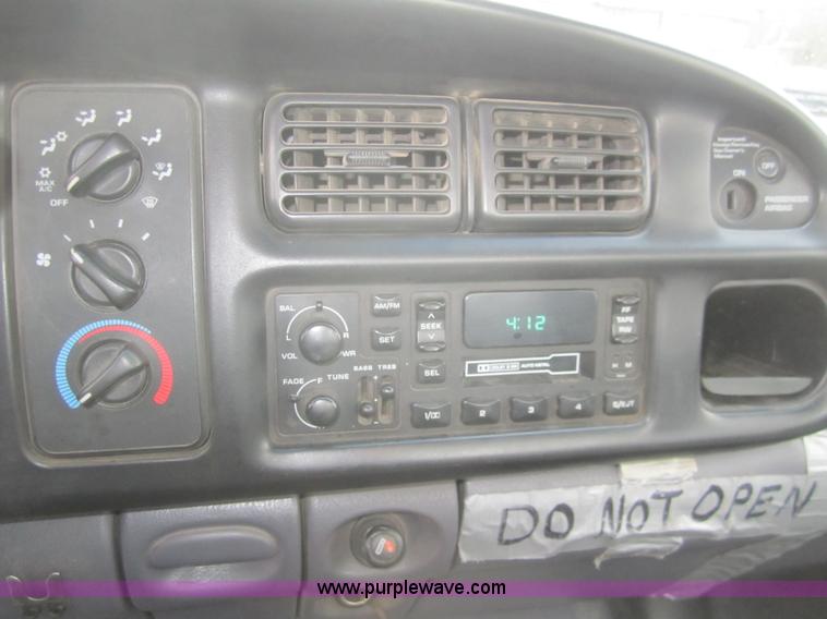 image for item B5651 2001 Dodge Ram 2500 pickup truck
