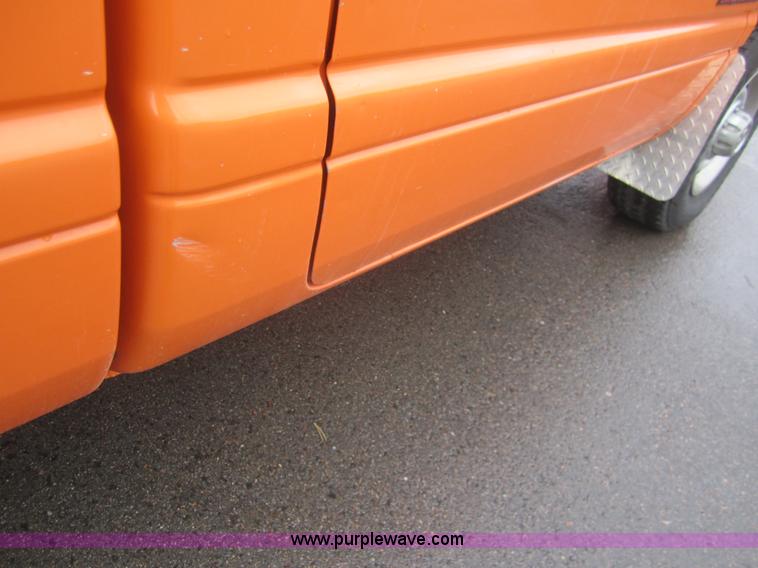 image for item B5651 2001 Dodge Ram 2500 pickup truck