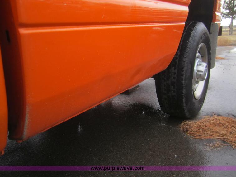 image for item B5651 2001 Dodge Ram 2500 pickup truck
