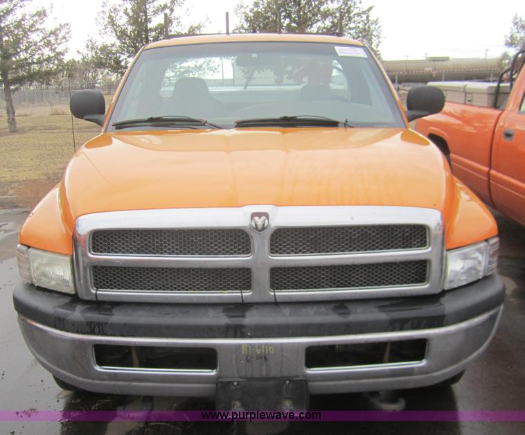 image for item B5652 2001 Dodge Ram 2500 pickup truck