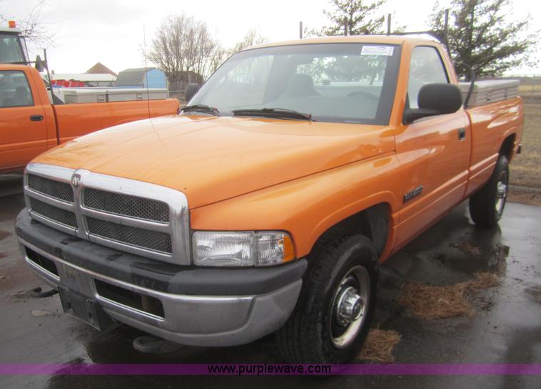 image for item B5652 2001 Dodge Ram 2500 pickup truck