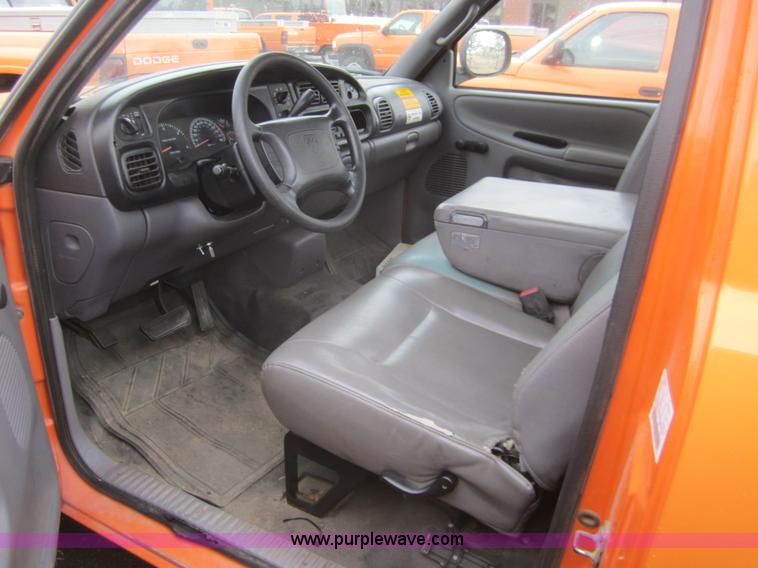 image for item B5652 2001 Dodge Ram 2500 pickup truck
