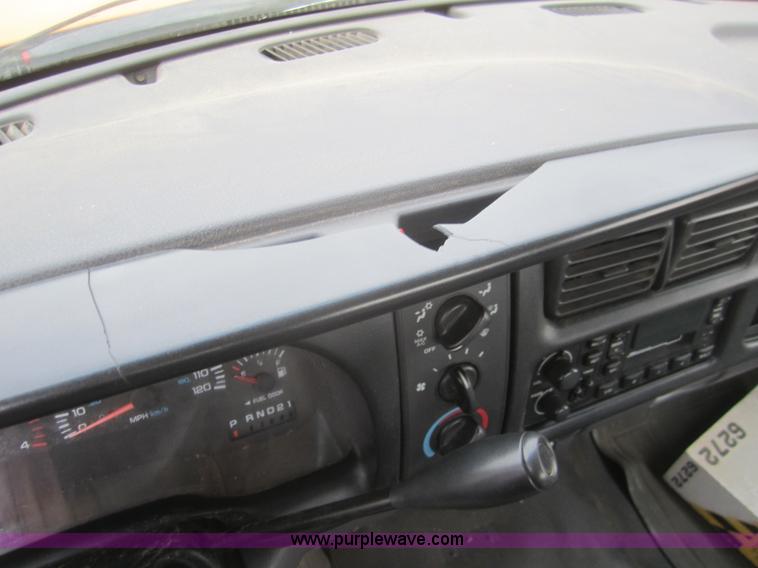 image for item B5652 2001 Dodge Ram 2500 pickup truck