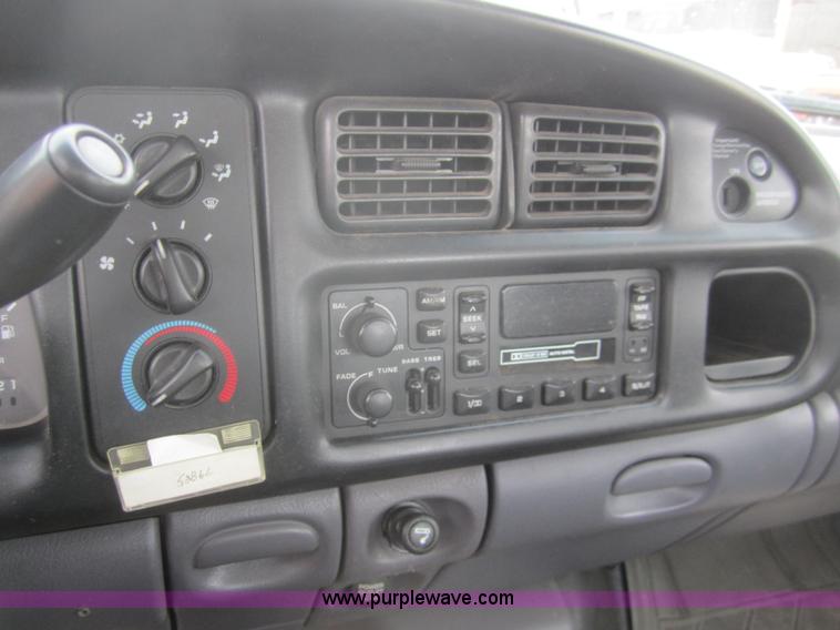 image for item B5652 2001 Dodge Ram 2500 pickup truck
