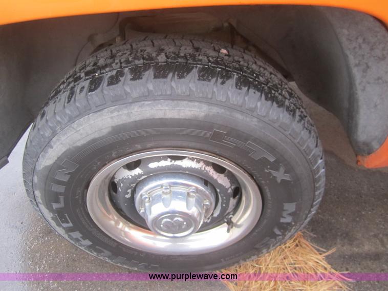 image for item B5652 2001 Dodge Ram 2500 pickup truck