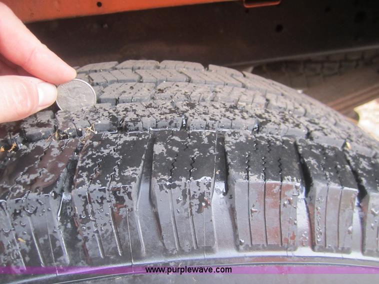 image for item B5652 2001 Dodge Ram 2500 pickup truck