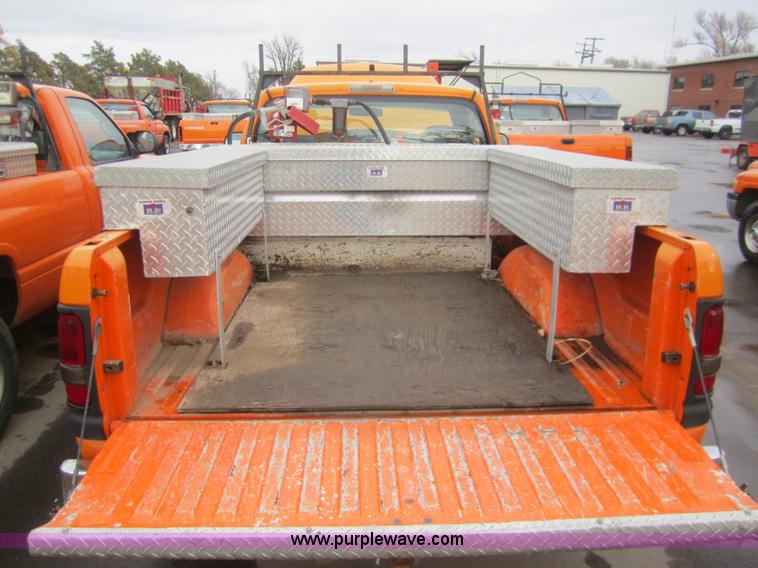 image for item B5652 2001 Dodge Ram 2500 pickup truck