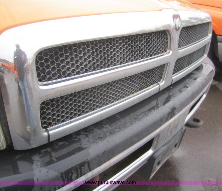 image for item B5652 2001 Dodge Ram 2500 pickup truck