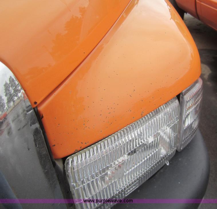 image for item B5652 2001 Dodge Ram 2500 pickup truck