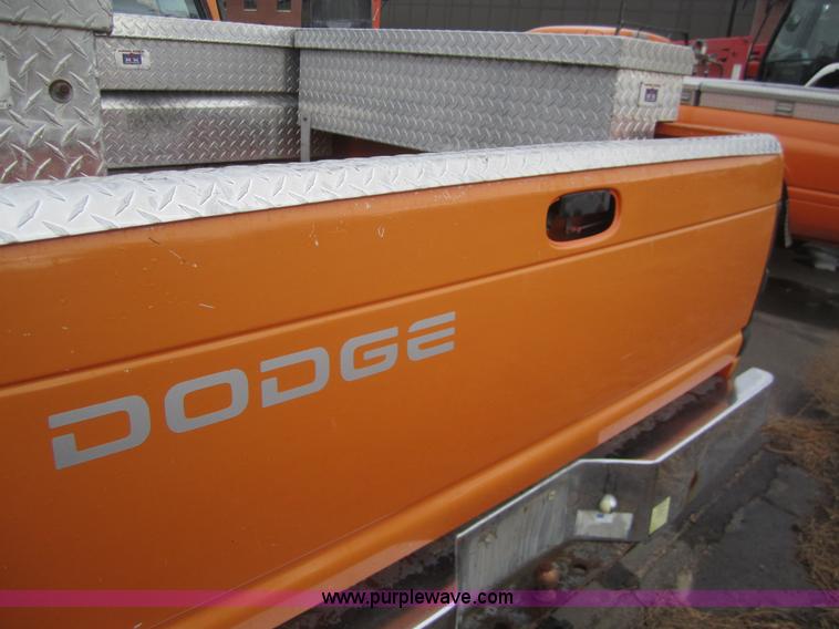 image for item B5652 2001 Dodge Ram 2500 pickup truck