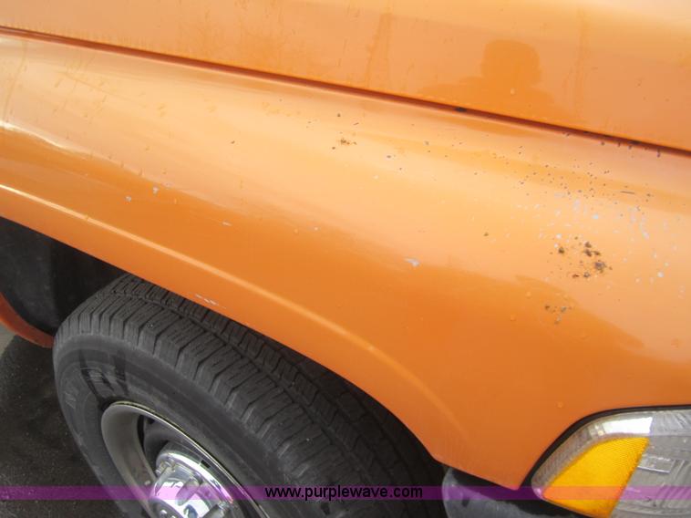 image for item B5652 2001 Dodge Ram 2500 pickup truck