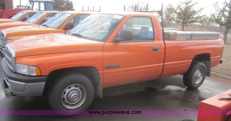 image for item B5653 2001 Dodge Ram 2500 pickup truck