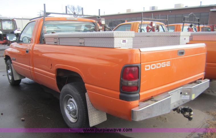 image for item B5653 2001 Dodge Ram 2500 pickup truck