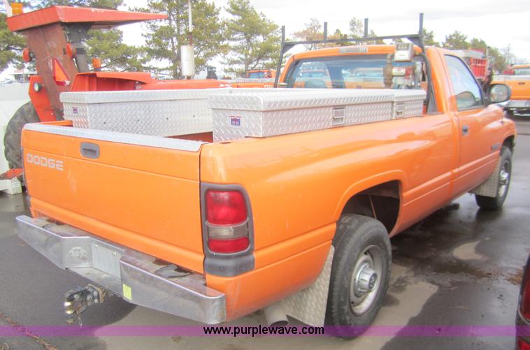 image for item B5653 2001 Dodge Ram 2500 pickup truck