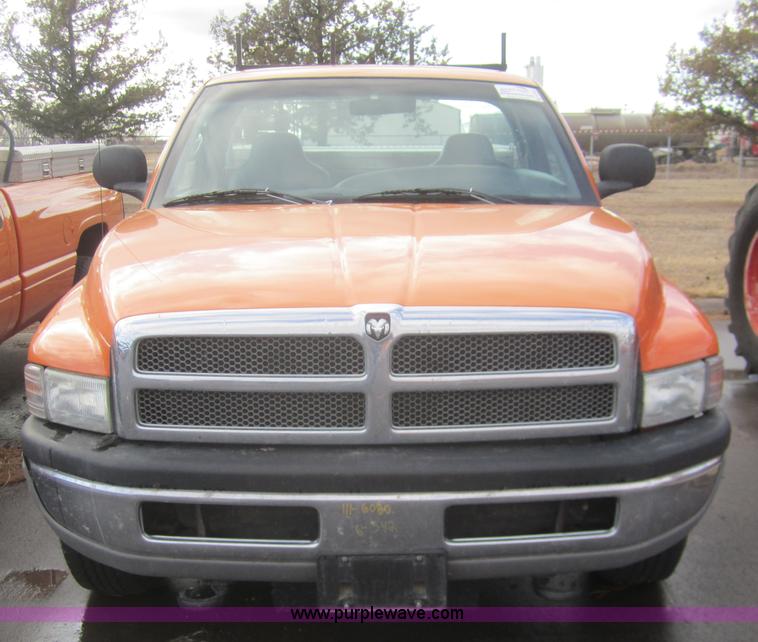 image for item B5653 2001 Dodge Ram 2500 pickup truck