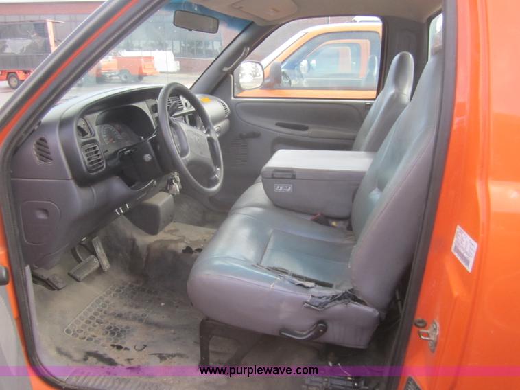 image for item B5653 2001 Dodge Ram 2500 pickup truck