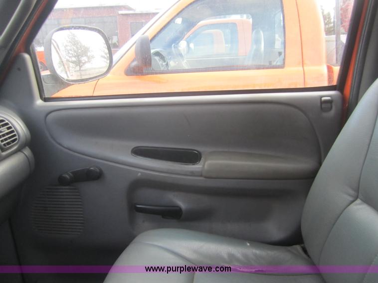 image for item B5653 2001 Dodge Ram 2500 pickup truck
