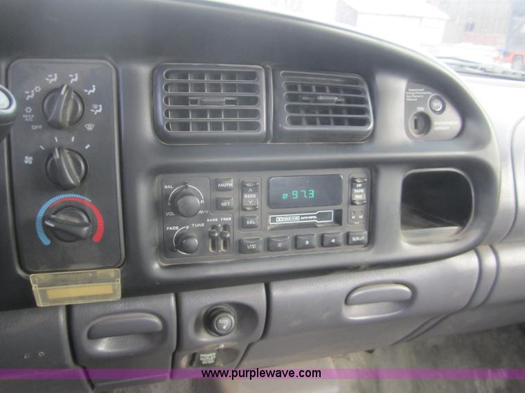 image for item B5653 2001 Dodge Ram 2500 pickup truck