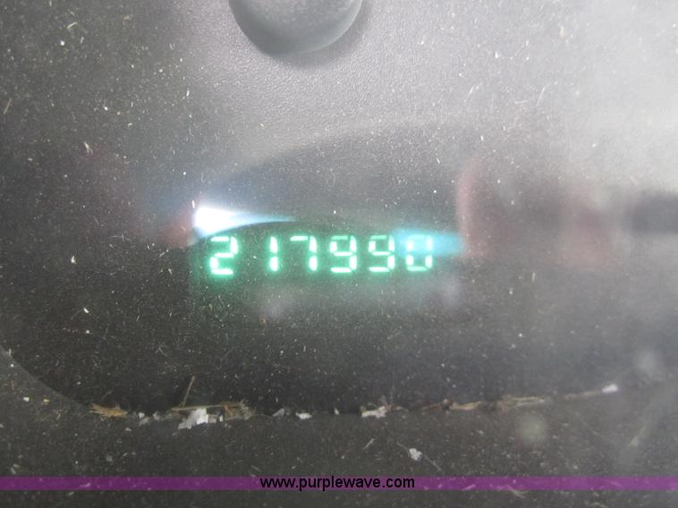image for item B5653 2001 Dodge Ram 2500 pickup truck