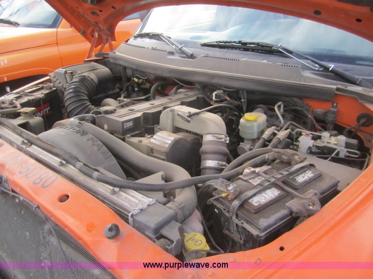 image for item B5653 2001 Dodge Ram 2500 pickup truck