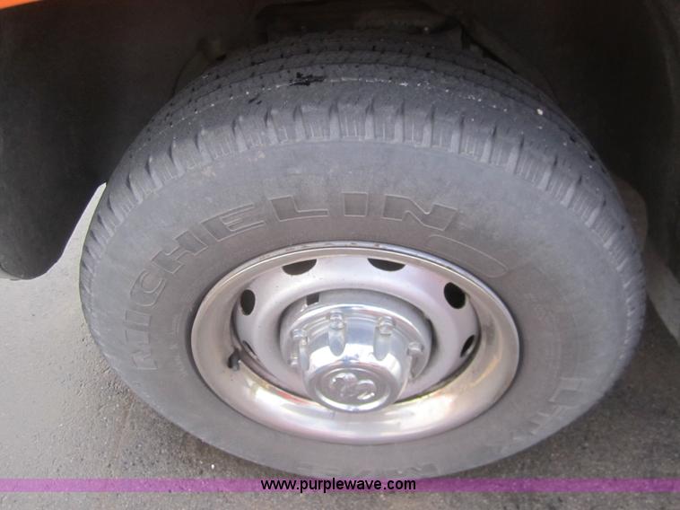 image for item B5653 2001 Dodge Ram 2500 pickup truck