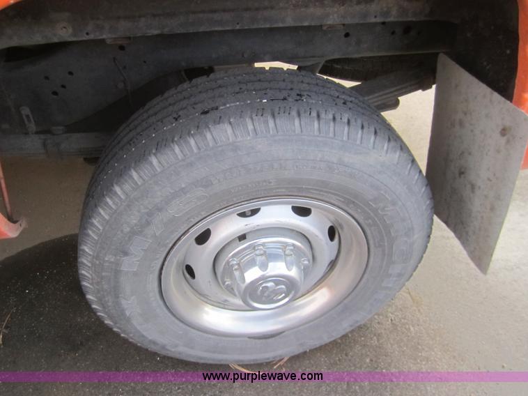 image for item B5653 2001 Dodge Ram 2500 pickup truck