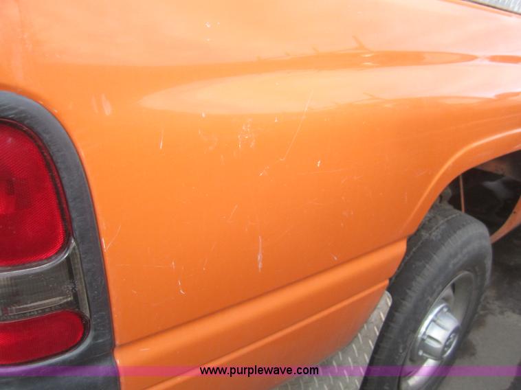 image for item B5653 2001 Dodge Ram 2500 pickup truck