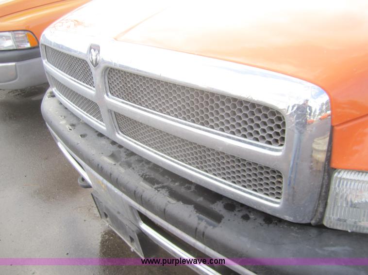 image for item B5653 2001 Dodge Ram 2500 pickup truck