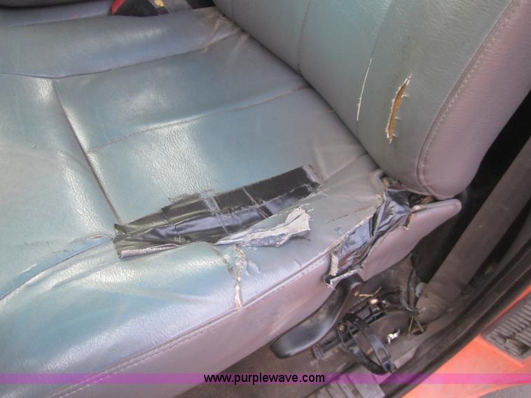 image for item B5653 2001 Dodge Ram 2500 pickup truck