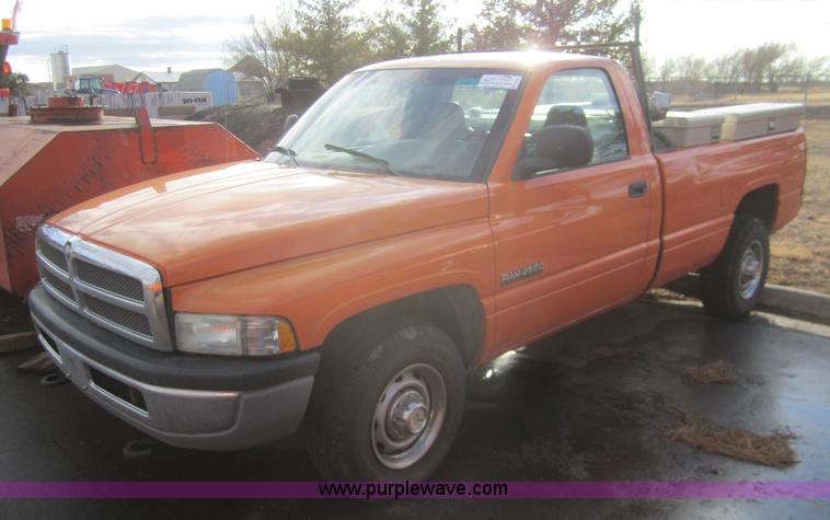 image for item B5656 2001 Dodge Ram 2500 pickup truck