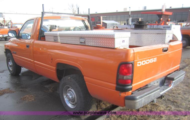 image for item B5656 2001 Dodge Ram 2500 pickup truck