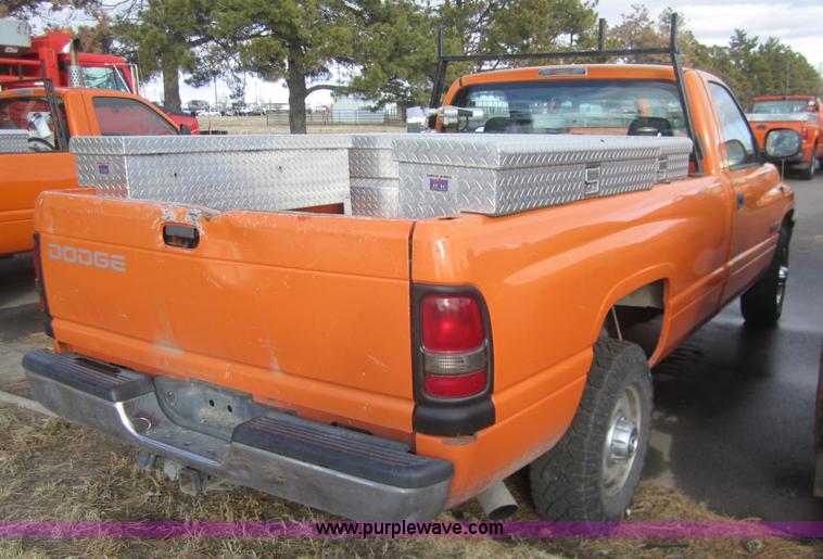 image for item B5656 2001 Dodge Ram 2500 pickup truck
