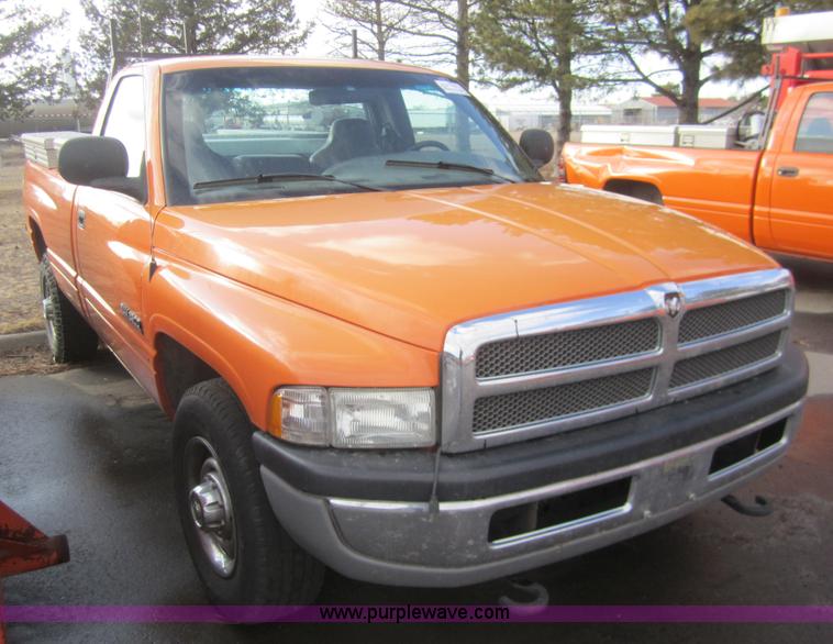 image for item B5656 2001 Dodge Ram 2500 pickup truck