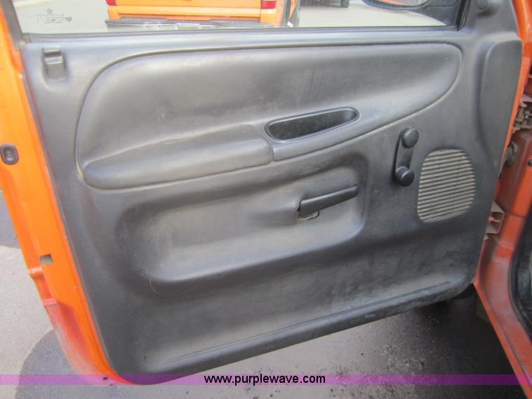 image for item B5656 2001 Dodge Ram 2500 pickup truck