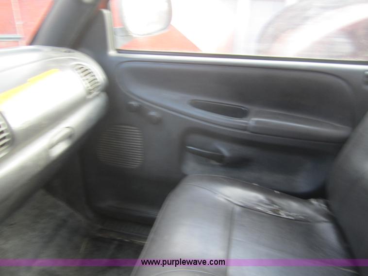 image for item B5656 2001 Dodge Ram 2500 pickup truck