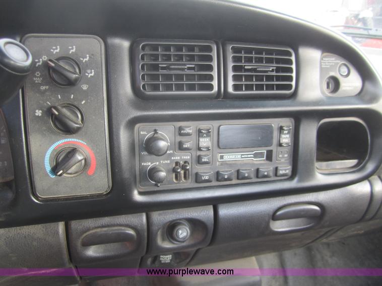 image for item B5656 2001 Dodge Ram 2500 pickup truck