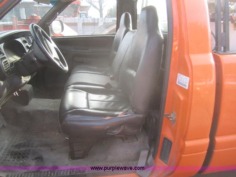 image for item B5656 2001 Dodge Ram 2500 pickup truck